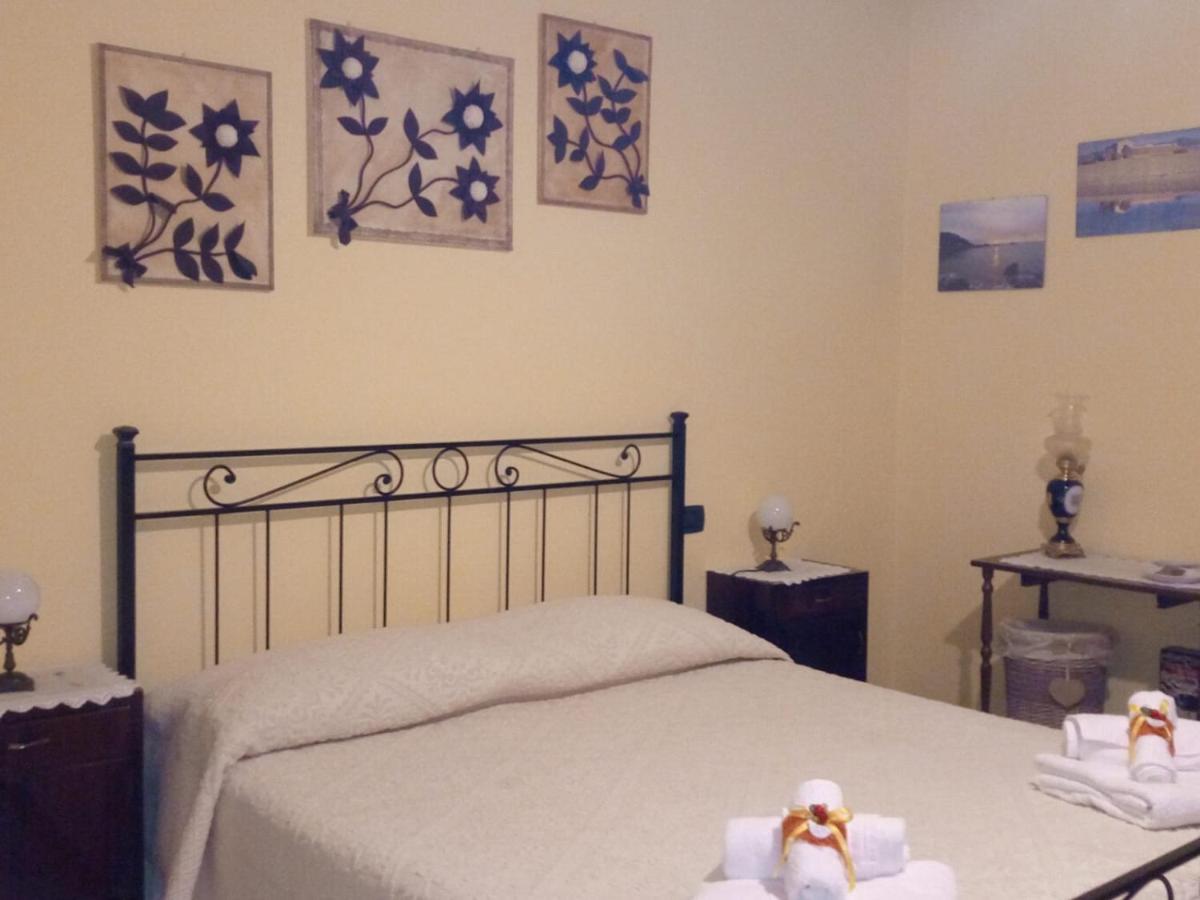 Bed and Breakfast L'Agrifoglio Di Emy Guspini Exterior foto
